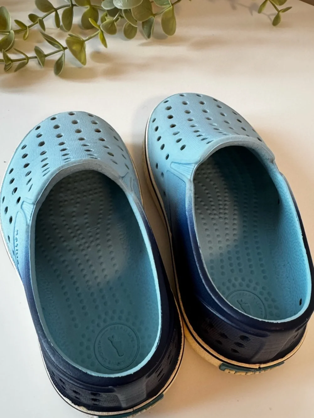 Native kids slip-on shoes blue clog style size C8 lightweight casual